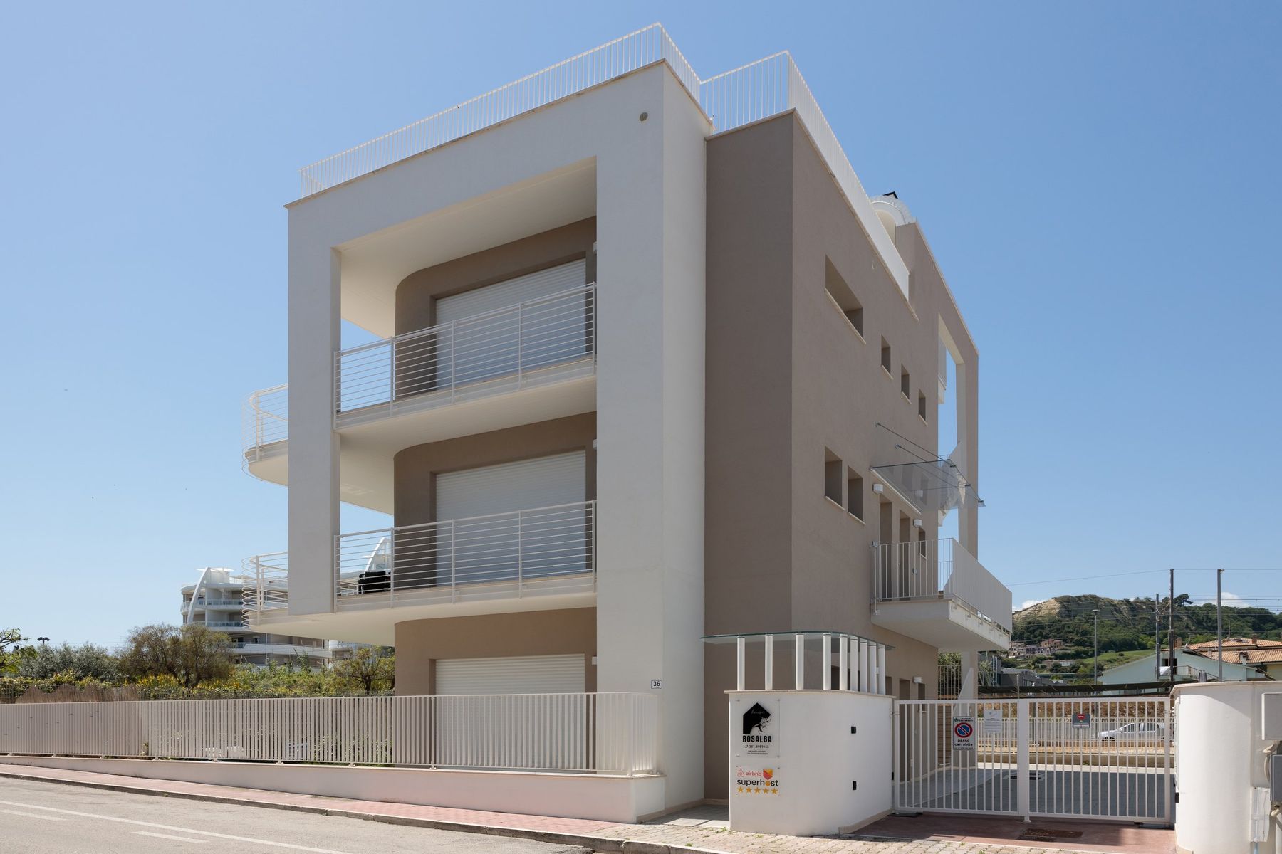 Facciata di Rosalba House in Via Malta 36