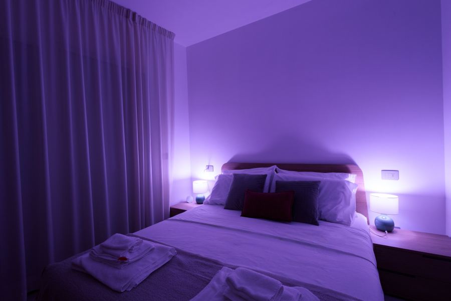 Camera dell'attico con luci RGB